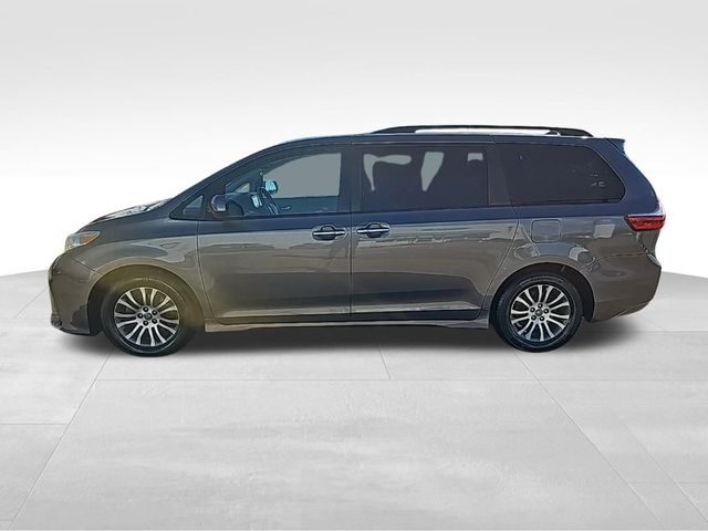 2020 Toyota Sienna XLE