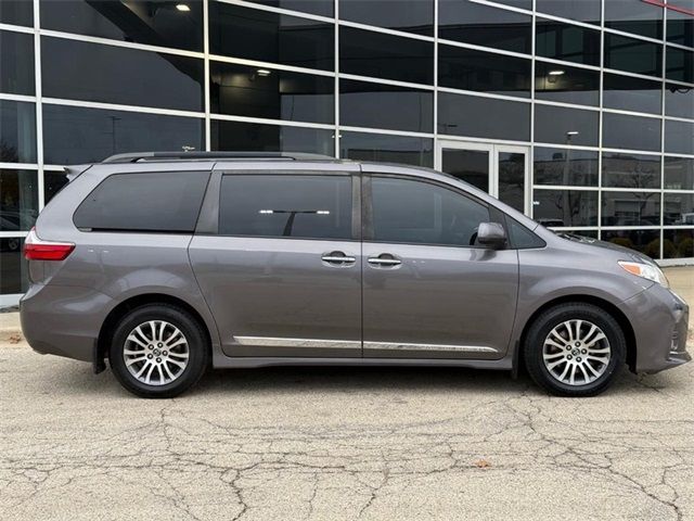 2020 Toyota Sienna XLE