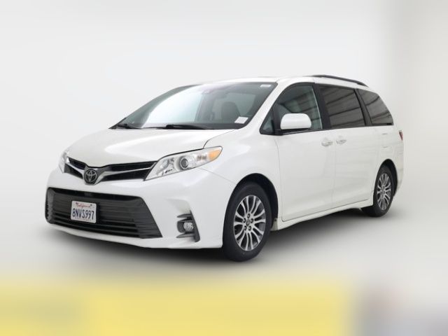 2020 Toyota Sienna XLE