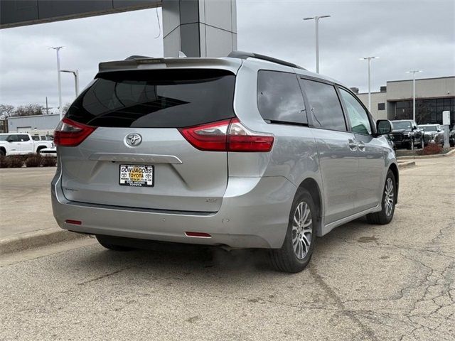 2020 Toyota Sienna XLE