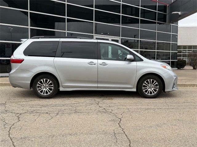 2020 Toyota Sienna XLE