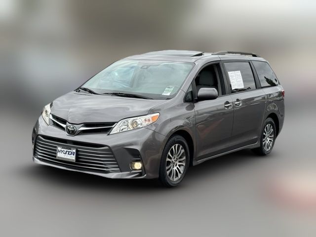 2020 Toyota Sienna XLE