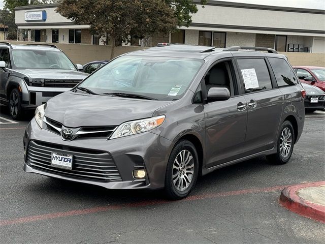 2020 Toyota Sienna XLE