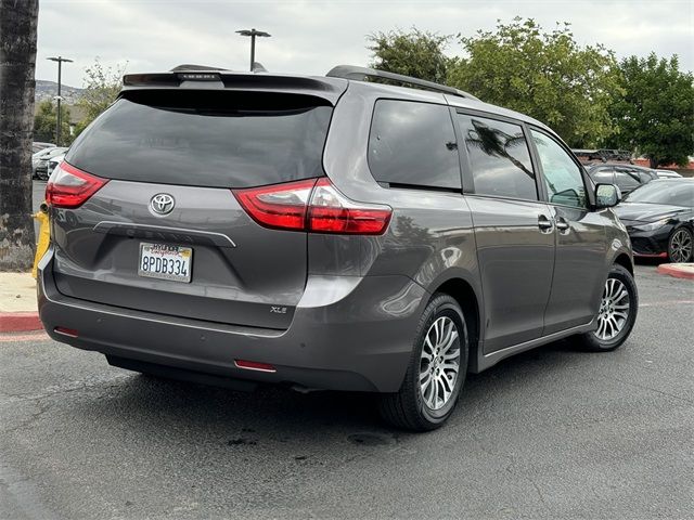 2020 Toyota Sienna XLE