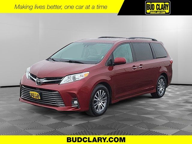 2020 Toyota Sienna XLE