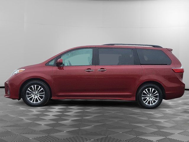 2020 Toyota Sienna XLE