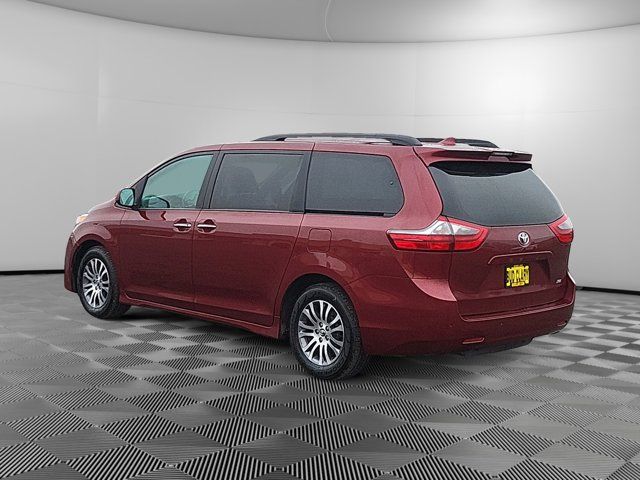 2020 Toyota Sienna XLE