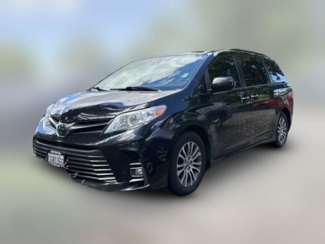 2020 Toyota Sienna XLE