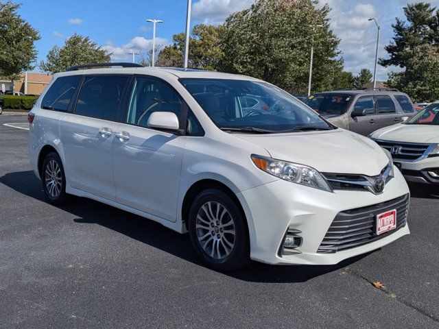 2020 Toyota Sienna XLE