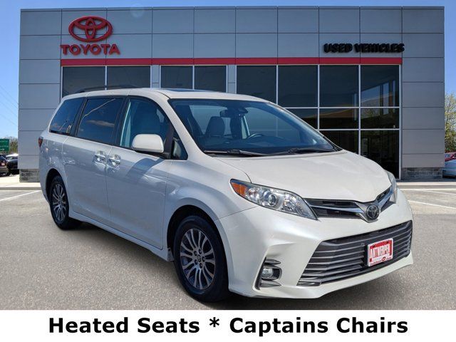 2020 Toyota Sienna XLE