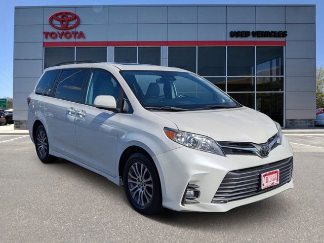 2020 Toyota Sienna XLE