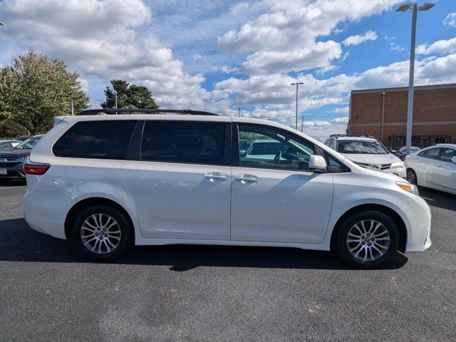 2020 Toyota Sienna XLE