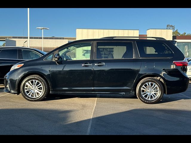 2020 Toyota Sienna XLE