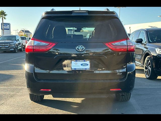 2020 Toyota Sienna XLE