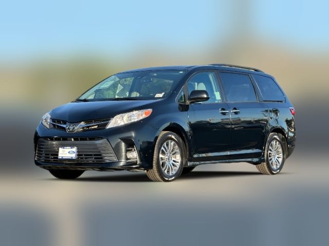 2020 Toyota Sienna XLE