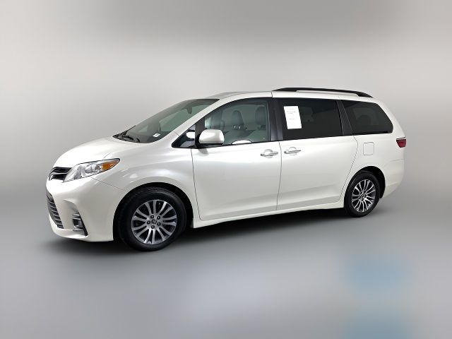 2020 Toyota Sienna XLE