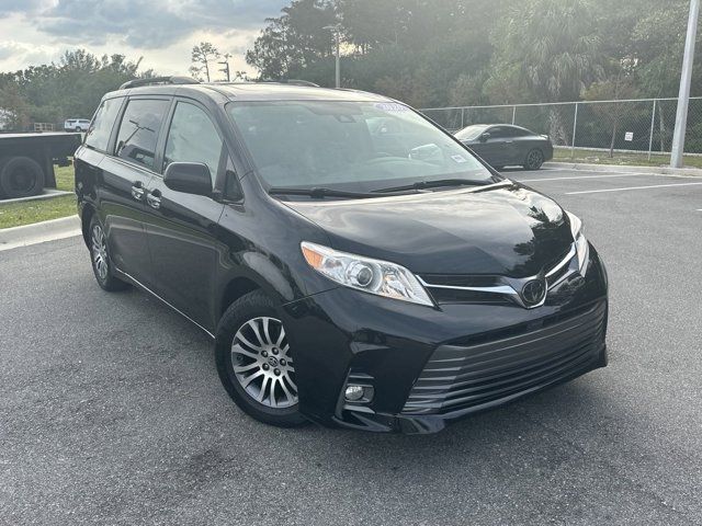 2020 Toyota Sienna XLE