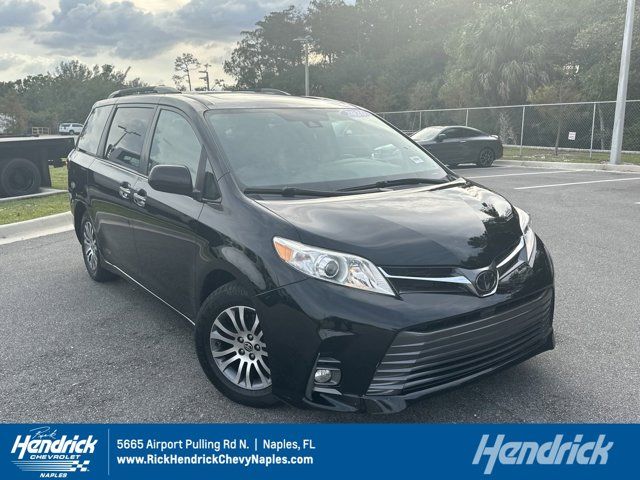 2020 Toyota Sienna XLE