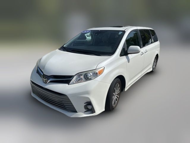2020 Toyota Sienna XLE