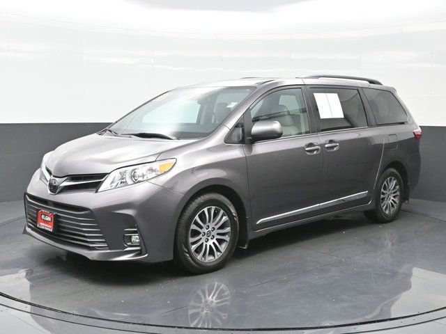 2020 Toyota Sienna XLE