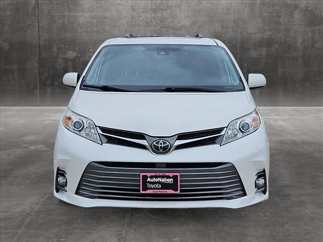 2020 Toyota Sienna XLE