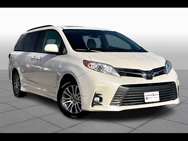 2020 Toyota Sienna XLE