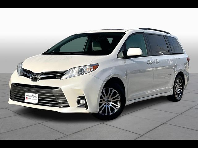 2020 Toyota Sienna XLE