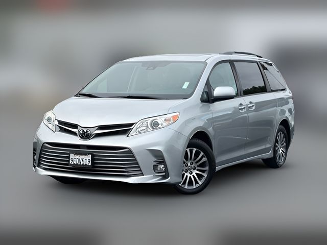 2020 Toyota Sienna XLE Auto Access Seat