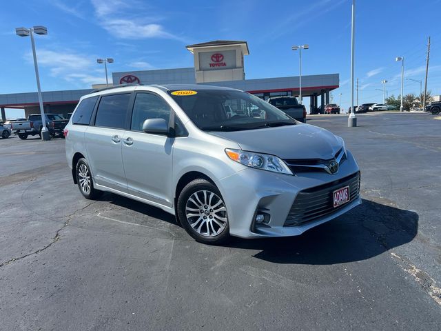 2020 Toyota Sienna XLE