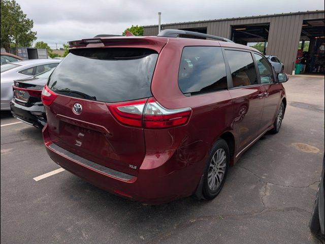 2020 Toyota Sienna XLE