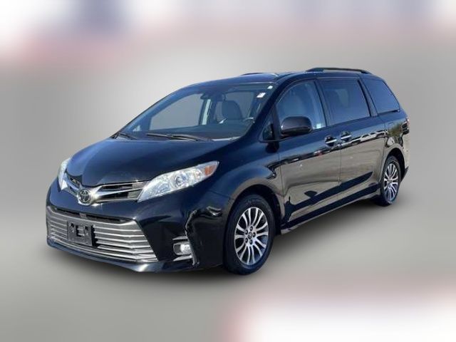 2020 Toyota Sienna XLE