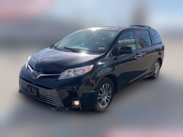 2020 Toyota Sienna XLE