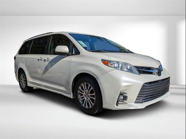 2020 Toyota Sienna XLE