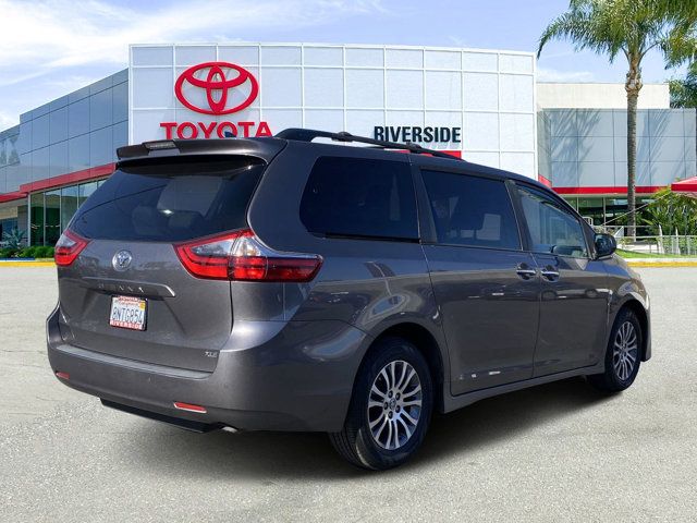 2020 Toyota Sienna XLE