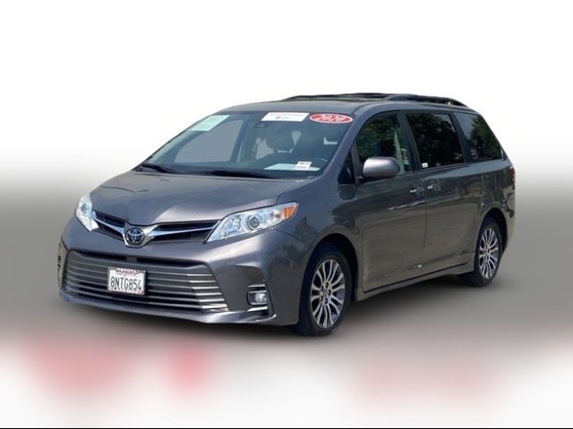 2020 Toyota Sienna XLE