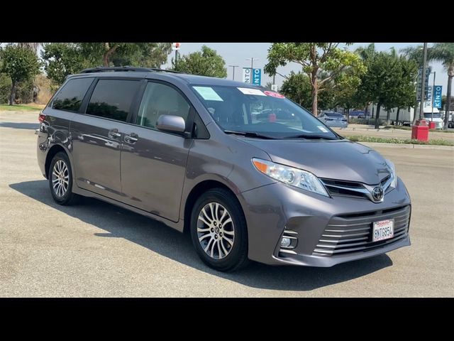 2020 Toyota Sienna XLE