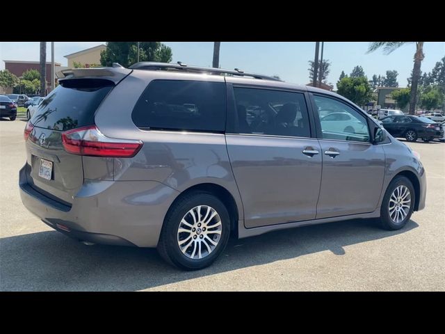 2020 Toyota Sienna XLE