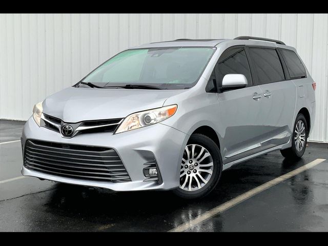 2020 Toyota Sienna XLE