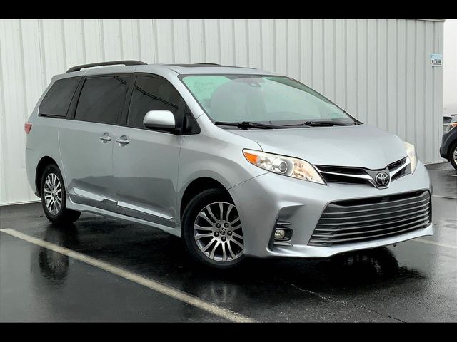 2020 Toyota Sienna XLE