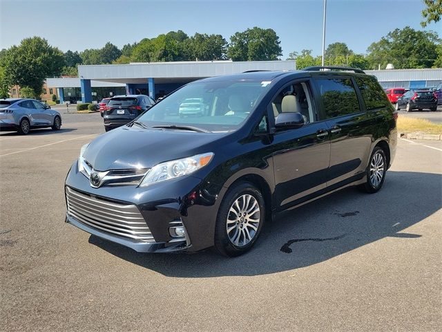 2020 Toyota Sienna XLE