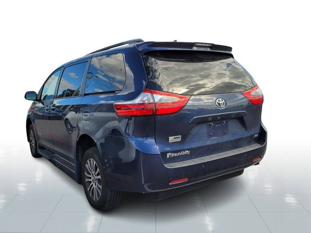 2020 Toyota Sienna XLE