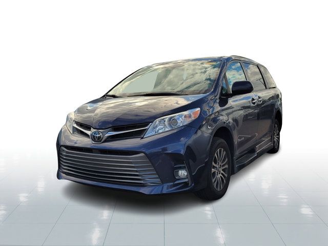 2020 Toyota Sienna XLE