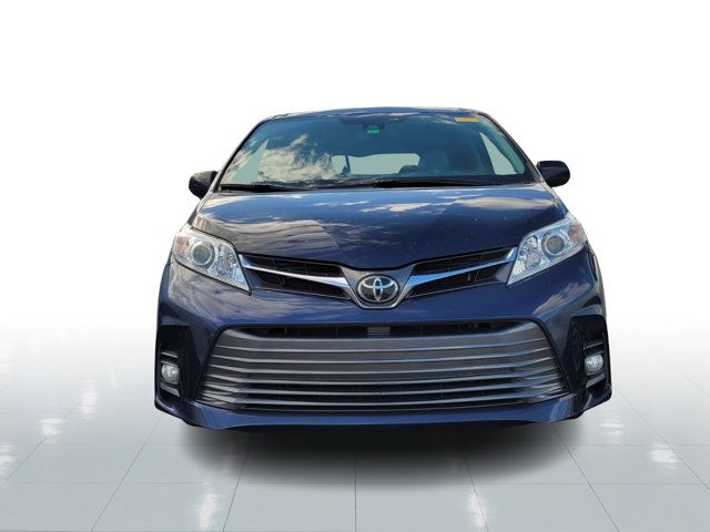 2020 Toyota Sienna XLE