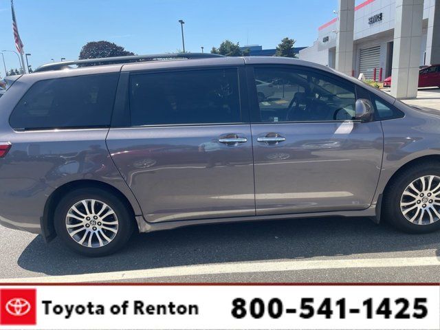 2020 Toyota Sienna XLE