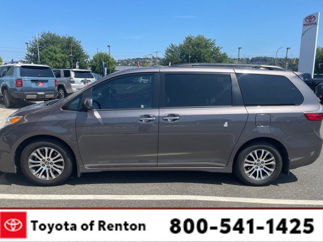 2020 Toyota Sienna XLE