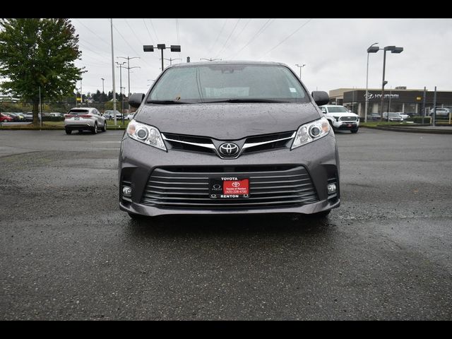 2020 Toyota Sienna XLE