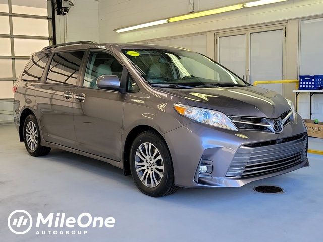 2020 Toyota Sienna XLE