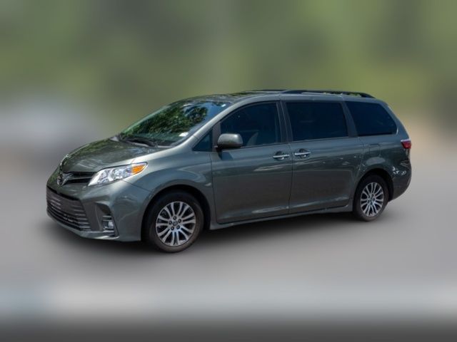 2020 Toyota Sienna XLE
