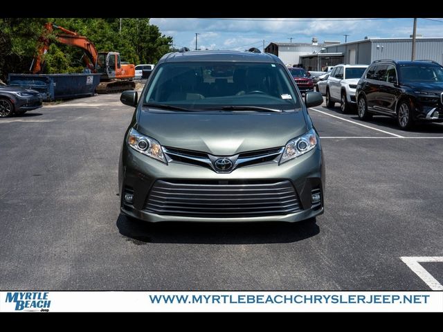2020 Toyota Sienna XLE