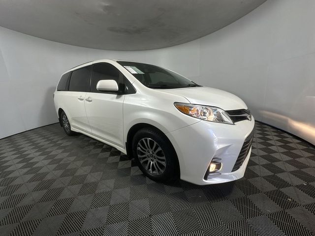 2020 Toyota Sienna XLE Auto Access Seat